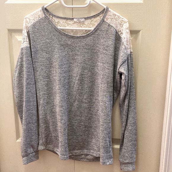 Grey and white long sleeve. - Picture 1 of 3